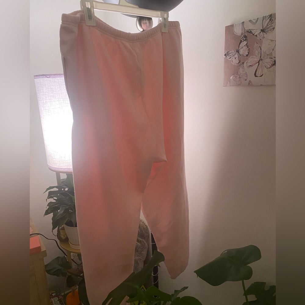 ๐NEW๐Skims Pink Joggers - Picture 7 of 9